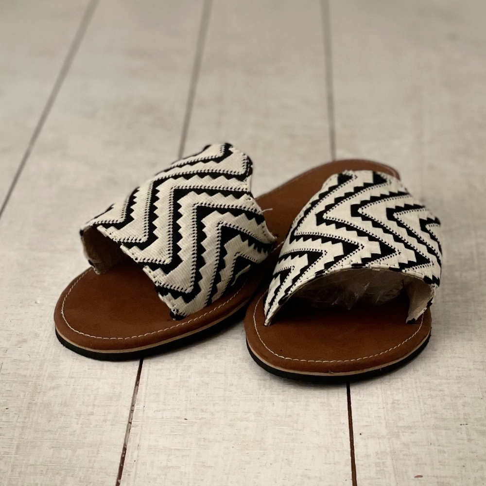 Handmade Straw Slide Sandals Open Toe Mule Black and Natural Woven. Size 38